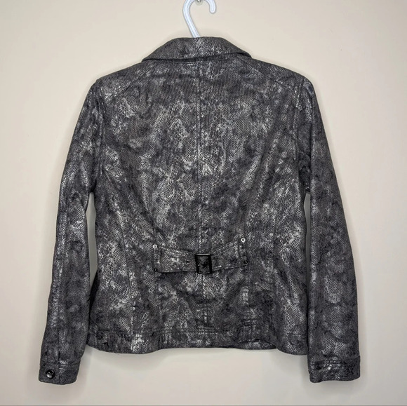 Chico's Grey & Silver Button Down Denim  Style Snake Skin Print Woman Size 1 M - Picture 2 of 9